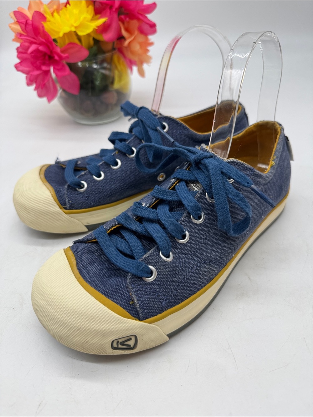 Keen Men's Navy Blue Low-Top Canvas Sneakers with Cream Toe Size 7
